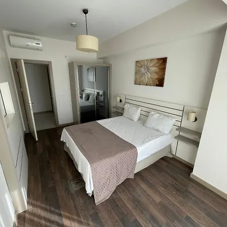 Luxury Apartment *